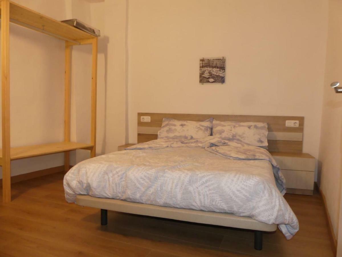 Apt 2 Acollidor Al Centre Historic De Vic Aptgarbi Ngoại thất bức ảnh