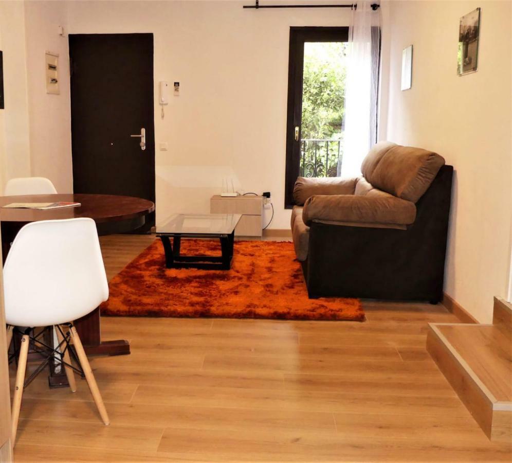 Apt 2 Acollidor Al Centre Historic De Vic Aptgarbi Ngoại thất bức ảnh