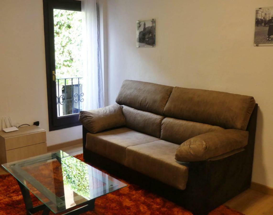 Apt 2 Acollidor Al Centre Historic De Vic Aptgarbi Ngoại thất bức ảnh